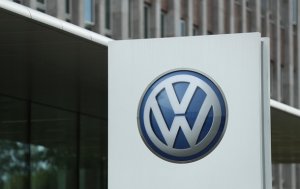 Немецкие концерны Volkswagen и Adidas отвергли претензии по работе ритейлеров в аннексирована Крыму. Фото: korrespondent.net