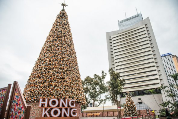 Елка Гонконга вошла в десятку самых красивых елок мира