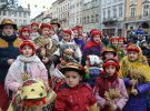 Действо началось с традиционной рождественской шествия по центру города