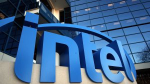 После обнародования информации об уязвимостях в системе безопасности процессоров Intel на компанию в суд подали три отдельные иски. Фото: Wccftech