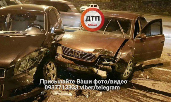 На улице Лаврской столкнулись три авто