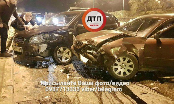 На улице Лаврской столкнулись три авто