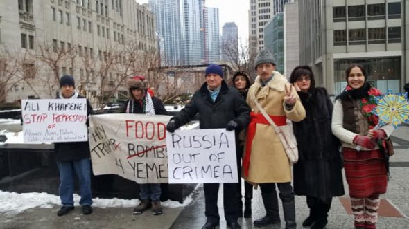 В Чикаго активисты выступили с призывом: "Russia out of Crimea». Фото: Украинская правда