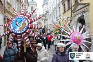 Центром Львова пройшли учасники традиційного ХІІ Різдвяного фестивалю "Спалах Різдвяної зірки". Фото: ЛМР 