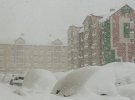 Около 100 машин оказались в снежном плену на Сахалине.