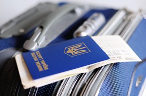 Завдяки отриманню безвізу Україна посіла перше місце в рейтингу паспортів серед країн СНД. Фото: ТСН