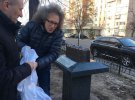 На улице Крещатик в Черкассах поставили мини-копии Общественного банка и художественной школы имени Даниила Нарбута
