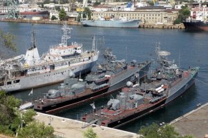 В сети показали военные корабли в Крыму. Фото: 1News