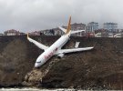 В Турции самолет скатился в пропасть