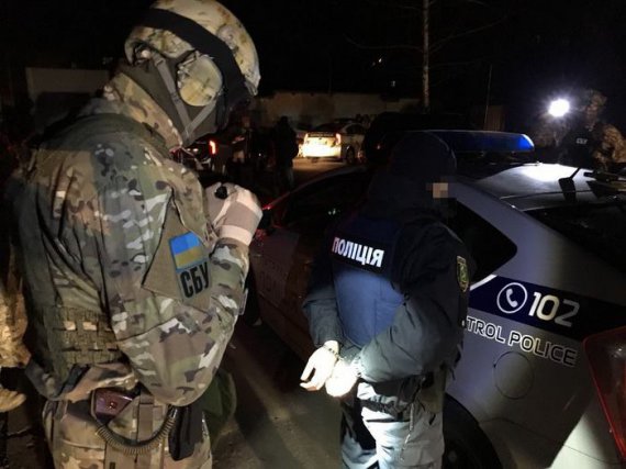 СБУ разоблачила на взятках группу патрульных полицейских Харьковщины