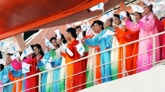 Первое появление команды черлидерок на Азиатских играх 2002 года в Пусане.