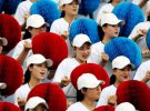 Северная Корея часто посылает команду женщин на спортивные мероприятия, чтобы подбодрить спортсменов.