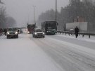 На проспекті Перемоги на виїзді на Житомирську трасу зіткнулися полицейська Toyota, автобус, мікроавтобус та Dacia