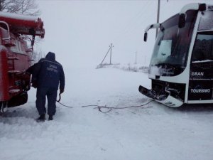 Причиной пробок в Винницкой области стали снегопад и ДТП. Фото: ДСНС