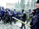 Між активістами біля наметів та правоохоронцями сталася сутичка 16 січня. Запалили шини й намагалися спалити російський прапор. Поліцейські та пожежні загасили вогонь. Один правоохоронець постраждав