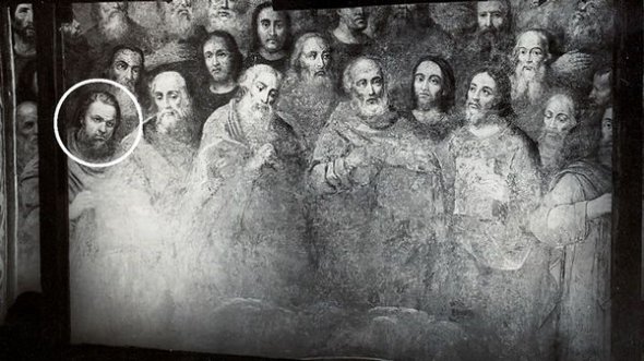 Изображенные 35 из 70 апостолов. Обведен персонаж, которого один из советских реставраторов наделил своими чертами лица
