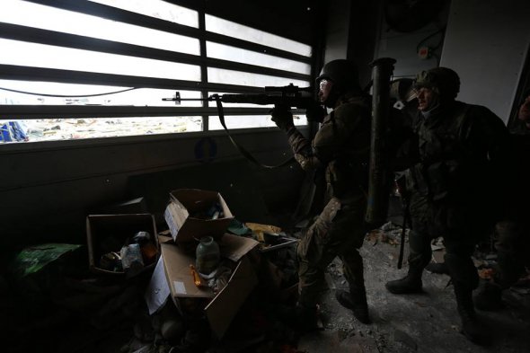 "В аеропорту люди перетворювалися на кіборгів, у них зникали всі фізіологічні потреби, їм не потрібен був сон, адже вони весь час були на війні і насолоджувалися кожною секундою, адже на якомусь дуже ранньому етапі усвідомили, що вже мертві", - Лойко.