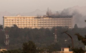 В результате нападения на отель Intercontinental в столице Афганистана Кабуле погибли 6 украинском. Фото: 112