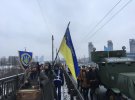 В Киеве на мосту Патона украинцы образовали живую цепь соборности