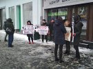 Пикетчики заявили, что латентное «сепартство» во Львове не пройдет и требовали извиниться перед активисткой.