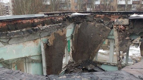 В Донецкой школе обрушилась крыша