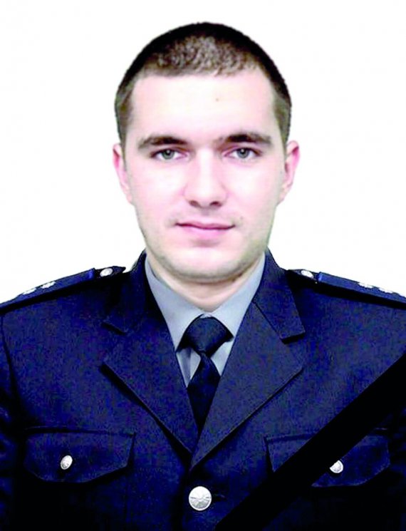 Сергій Пригарін з 2012 року працював дільничим в Одесі. Мав звання старшого лейтенанта. Під час затримання зловмисника отримав смертельне ­поранення легені 