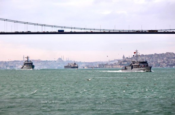 В Черное море вошли флагман Постоянной противоминной группы НАТО №2 - британский корабль HMS Enterprise (H88) и турецкий тральщиков TCG Akçay (M-270).