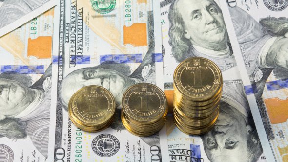 Согласно индексу Биг-Мака, доллар в Украине должен стоить 8,9 грн