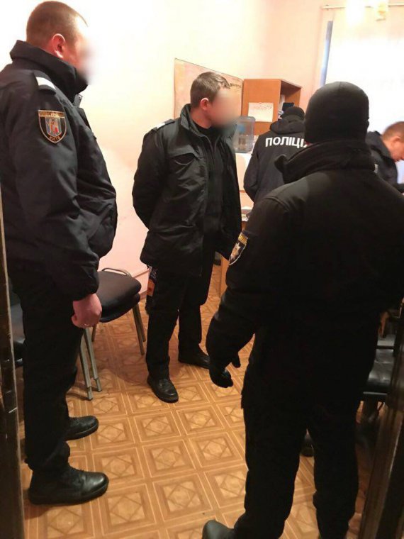  Киеве на железнодорожном вокзале правоохранители крышевали группу воров