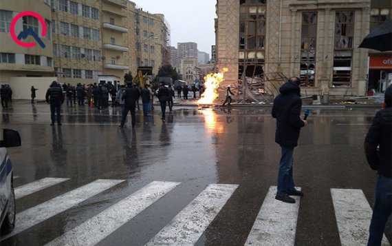В результате взрыва в Баку пострадали два человека