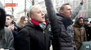 Перед затриманням Навальний кілька хвилин ішов серед своїх прихильників