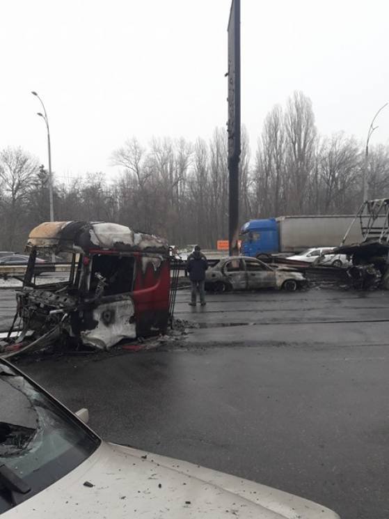 Аварія в Києві, в якій згоріло 4 авто