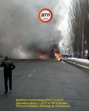 Весь асфальт был в огне, - очевидцы о масштабной ДТП в Киеве. Фото: ДТП.Киев