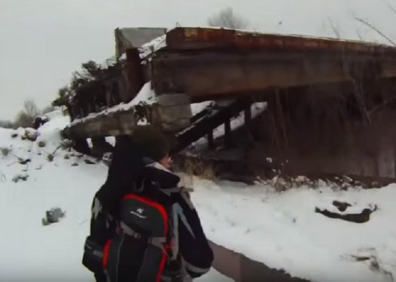 Дончане показали разрушенный вблизи оккупированного Донецкая Путиловский мост.
