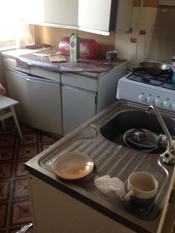 В Ивано-Франковске 20-летняя мать оставила своих 2 сыновей без еды на три дня