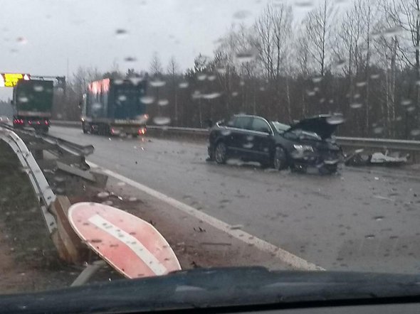 В Житомирской области водитель автомобиля протаранил колесоотбойник, погибли два человека