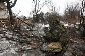 На Донбасі внаслідок одного з ворожих обстрілів загинув український воїн. Фото: УНІАН