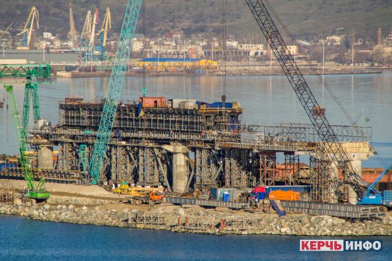 Будівництво «Кримського мосту» в окупованій Керчі