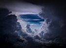 Облака - взгляд из кабины самолета