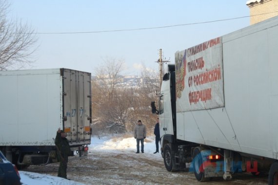 Бойовики ЛНР і Росія стверджують, що 73-й так званий "гумконвой" доставив у "республіки" дитяче харчування. Українська розвідка зазначає, що там вантаж військового призначення.
