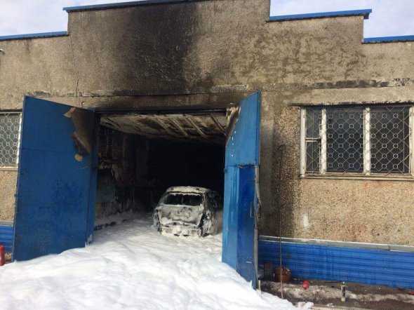 В Киеве  произошел  взрыв на СТО: обгорели четыре машины