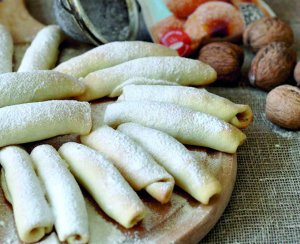 Бармак — хрустке печиво із горіховою начинкою. Схоже на пальці. Так із татарської перекладається слово "бармак"