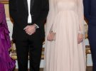 Кейт Миддлтон и принц Уильям в компании членов королевской семьи Норвегии — королевы Сони, кронпринца Хокона, кронпринцессы Метте-Марит