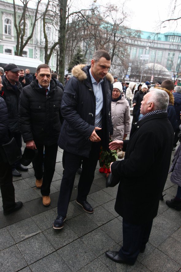 З першим космонавтом України Леонідом Каденюком попрощалися у Клубі Кабміну