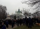 На территории Национального музея истории Украины собрались участники акции с требованием снести часовню УПЦ МП.