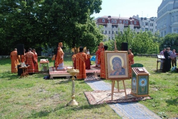 Служба з якої почалсь історія захоплення руїн Десятинної церкви