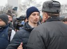 Постоянные споры между обеими сторонами разнимала полиция