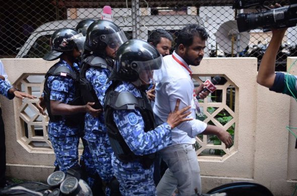 Службы безопасности задержали двух оппозиционеров, прибывших из изгнания