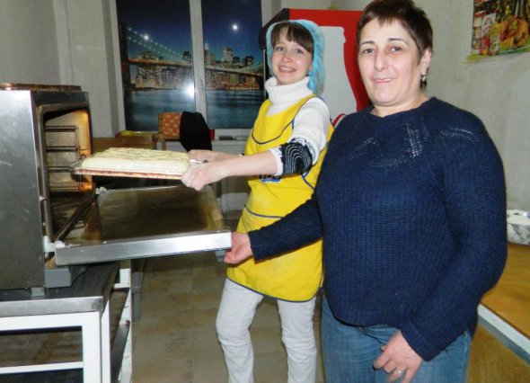 Ніно Целадзе із Грузії 5 років працює директором мережі грузинської пекарні «Тоне» у Вінниці. 