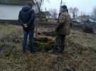 У колодязі на занедбаному дворі в пакеті знайшли тіло немовляти